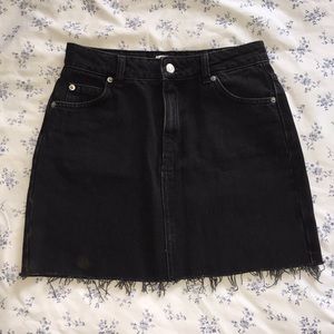 Size 4 Topshop Black Denim Skirt